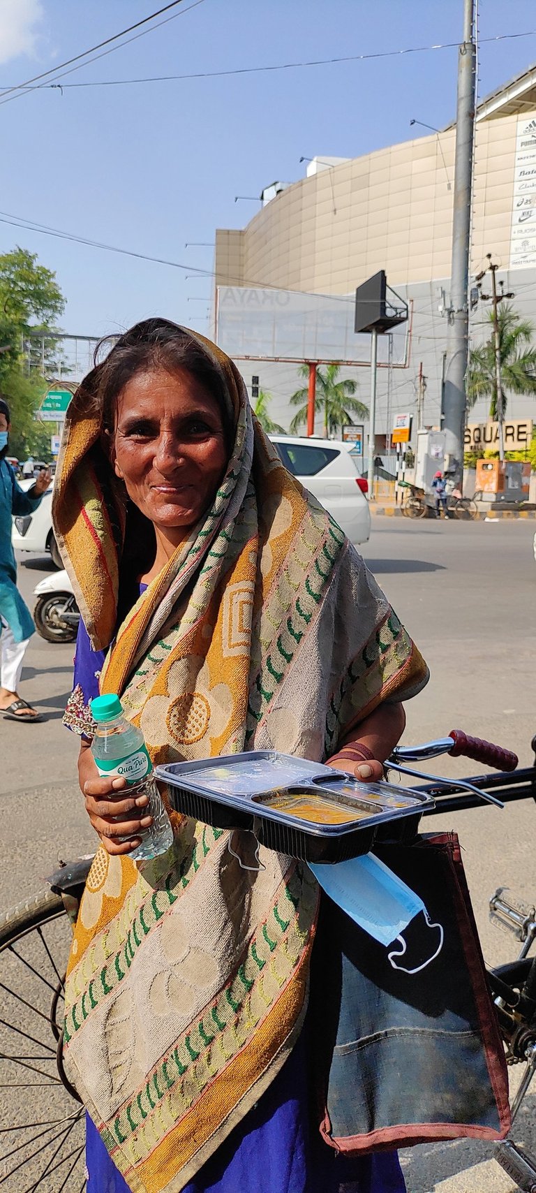 She Can Foundation volunteers and community